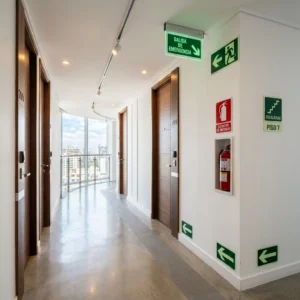 Letrero - Señalización obligatoria en edificios según la Ley 21.442 de Copropiedad Inmobiliaria en Santiago de Chile fabricado por Letreros Caperuso